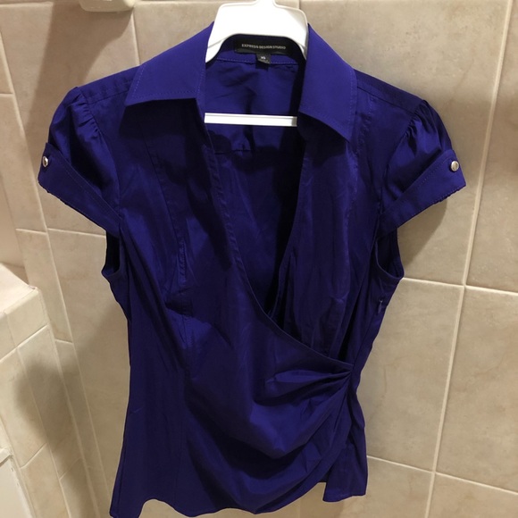 Beautiful Express faux wrap top with cute buttons - Picture 1 of 5